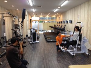 東十条駅から徒歩５分のパーソナルトレーニングに特化したスポーツジムのストレッチ&フィットネス２４十条店の撮影風景の画像